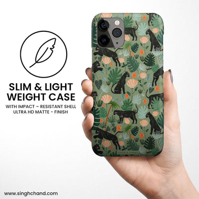 BLACK PANTHER IN THE JUNGLE iPhone 12 Pro Max Phone Case